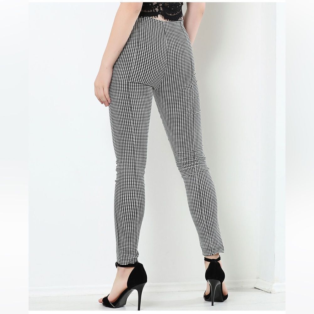 NWT Avorwe Brand Black and‎ White Tattersall Plaid Skinny Pants Size 38 or 6/8